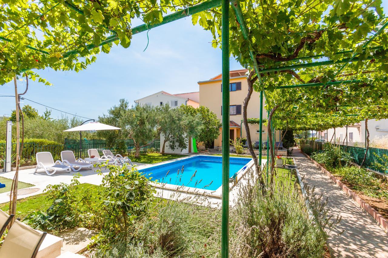 Villa Rosa Kastela Exterior photo
